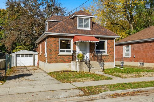 35 Edwin St, Brantford, ON, N3T4B8 | Card Image