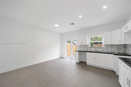 529 Nw 56th St, Miami, FL, 33127-1553 | Card Image