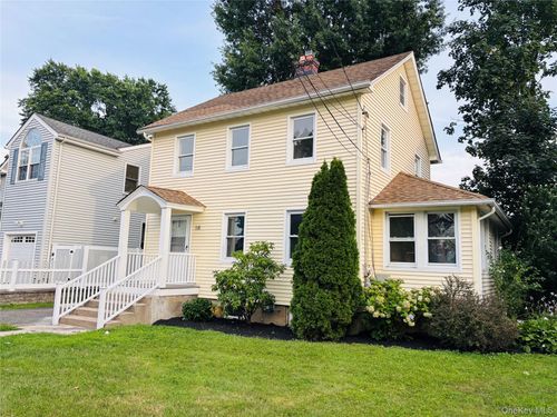 29 Roosevelt St, Glen Cove, NY, 11542-1934 | Card Image