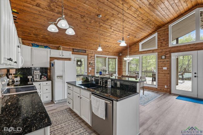 4120 Cypress Village Rd, House other with 3 bedrooms, 3 bathrooms and null parking in Karnack TX | Image 8
