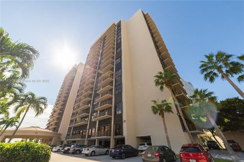 apt-311-1450 Brickell Bay Dr, Miami, FL, 33131-3621 | Card Image