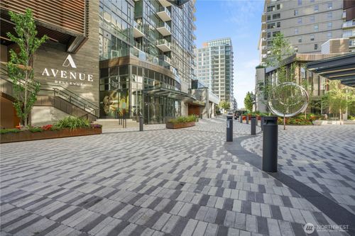 610-889 Avenue Sq Ne, Bellevue, WA, 98004-6399 | Card Image
