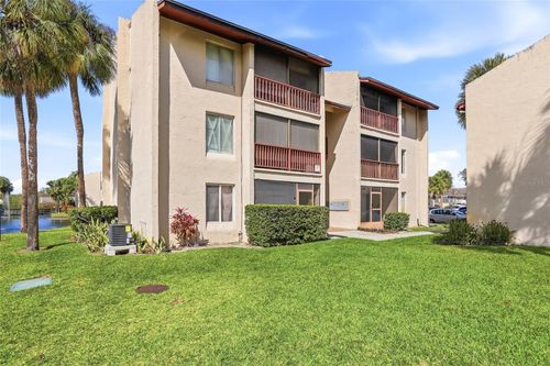 90-8602 Champlain Ct, TAMPA, FL, 33614-2055 | Card Image