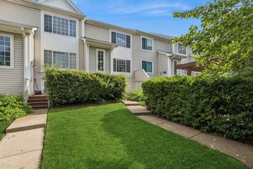 49-49 S Treehouse Ln, Round Lake, IL, 60073-3586 | Card Image