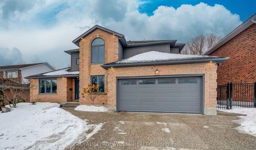 451 Knightsbridge Crt, Waterloo, ON, N2T2G5 | Card Image