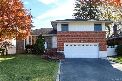 91 Birchwood Park Dr, Syosset, NY, 11791-6409 | Card Image