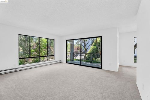 a251-7 Commodore Dr, Emeryville, CA, 94608-1648 | Card Image