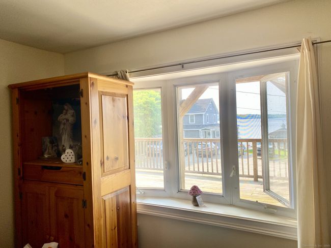 LIVING ROOM/DEN | Image 6