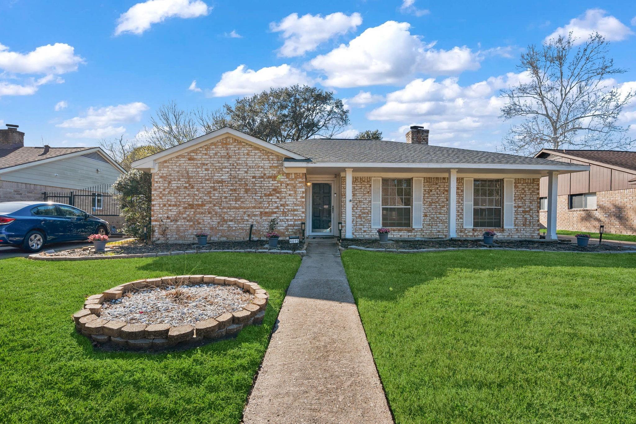 4615 Clydesdale Dr, For Sale in Houston - eXp Realty