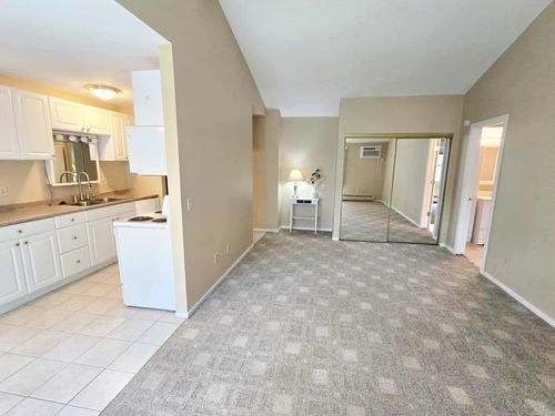 5-704 Old Settlers Trail, Hopkins, MN, 55343 | Card Image