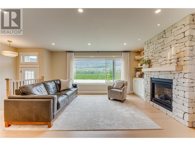 8935 Kalamalka Rd, House other with 4 bedrooms, 3 bathrooms and 30 parking in Coldstream BC | Image 4