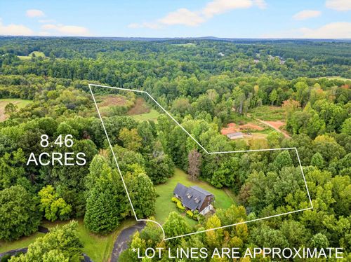 135 Pointe Dr, Campobello, SC, 29322-8601 | Card Image