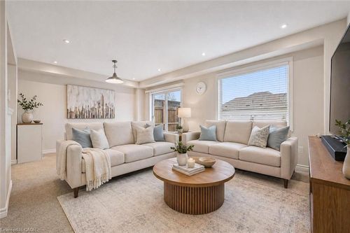 46 Jeffrey Dr, Guelph, ON, N1E0M4 | Card Image