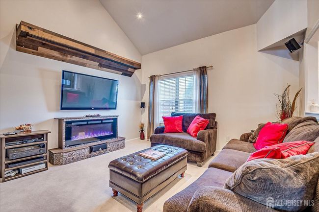55 Renaissance Ln, Townhouse with 2 bedrooms, 2 bathrooms and null parking in New Brunswick NJ | Image 14