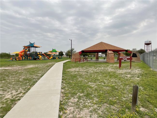 417 Avenue B, Home with 0 bedrooms, 0 bathrooms and null parking in Sinton TX | Image 10