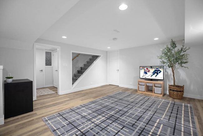 722 E 17th St, House other with 3 bedrooms, 2 bathrooms and 1 parking in North Vancouver BC | Image 14