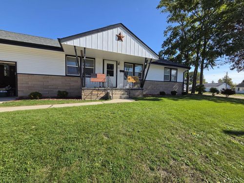 923 Circle Drive, Manitowoc, WI, 54220 | Card Image