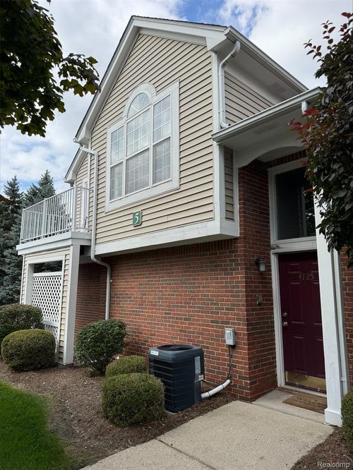 4125 Berkshire Drive, Sterling Heights, MI, 48314 | Card Image