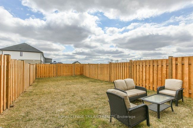 6713 Hayward Dr, House attached with 3 bedrooms, 3 bathrooms and 1 parking in London ON | Image 33