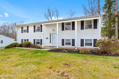 11 Farmhouse Rd, Mountain Top, PA, 18707-1701 | Card Image