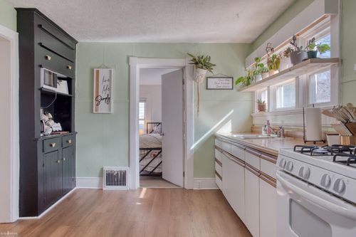 323 S Chipman St, Owosso, MI, 48867-3329 | Card Image