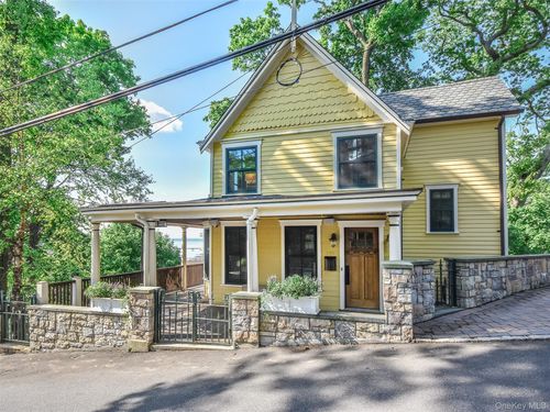 290 8th Ave, Sea Cliff, NY, 11579-1106 | Card Image
