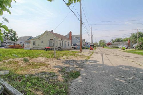 37924 Maplehill St, Harrison Twp, MI, 48045-2737 | Card Image