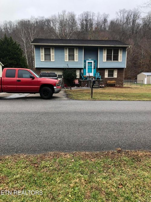 140 Wellington Dr, Middlesboro, KY, 40965-9421 | Card Image