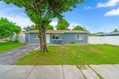 2340 Sw 42nd Way, House other with 3 bedrooms, 2 bathrooms and null parking in Fort Lauderdale FL | Image 1