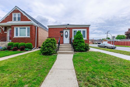 5557 S Kildare Avenue, Chicago, IL, 60629 | Card Image