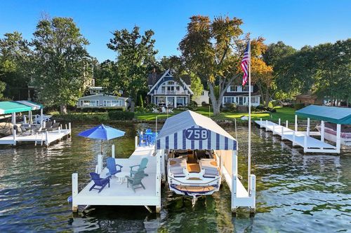 W3240 Park Dr, LAKE GENEVA, WI, 53147-4326 | Card Image