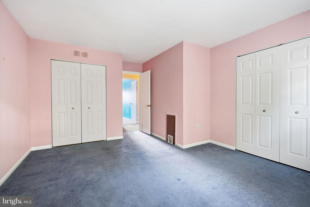 Residential in WILLOW GROVE 2