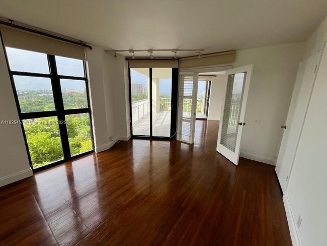 APT-1009 - 1000 Quayside Ter, Condo with 2 bedrooms, 2 bathrooms and null parking in Miami FL | Image 16