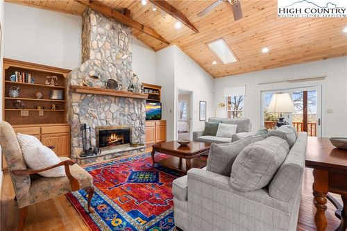 114 Little Sugar Ln, Sugar Mountain, NC, 28604-7142 | Card Image