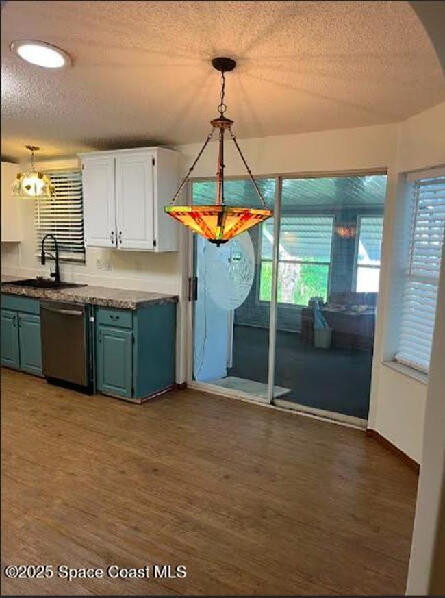 Kitchen/ Eat In Kitchen Area | Image 5