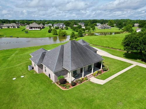 183 Shore Crest Cir, Carriere, MS, 39426-7647 | Card Image