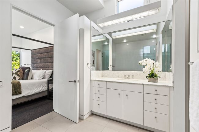 33 Vanguard Way, House other with 3 bedrooms, 3 bathrooms and null parking in Dallas TX | Image 12