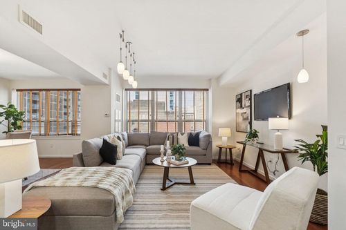 unit-11e-1425 Locust St, PHILADELPHIA, PA, 19102-3835 | Card Image