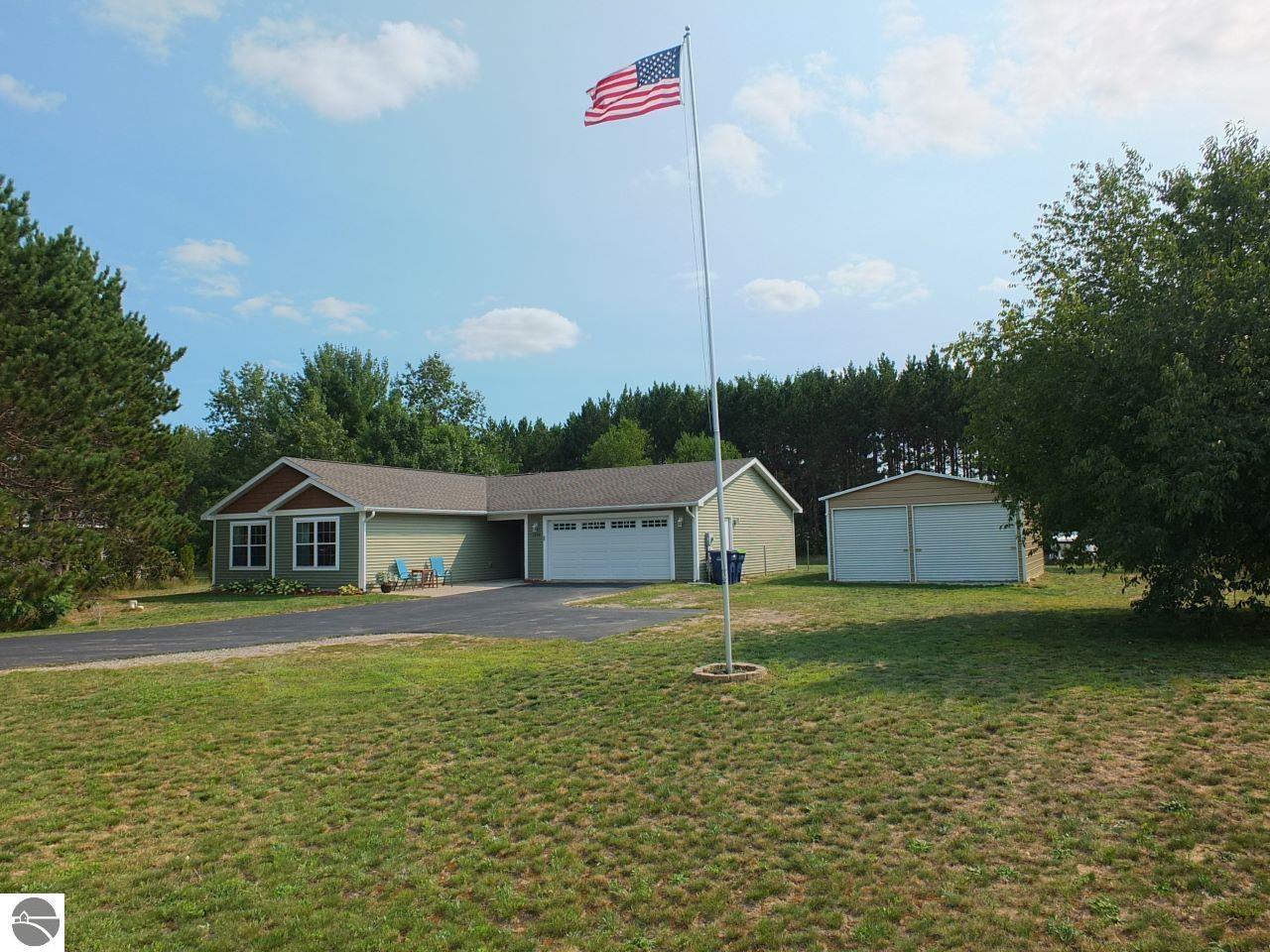 Black Bark Ln, Traverse City, MI 49696