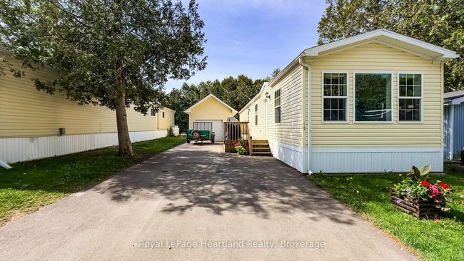 10 Bloomsbury Dr, Home with 2 bedrooms, 1 bathrooms and 2 parking in Goderich ON | Image 4