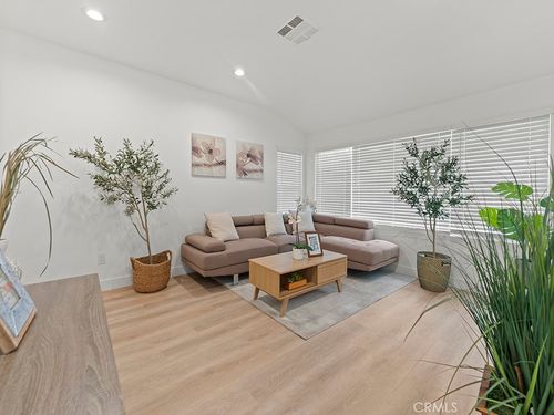 11081 Iris Dr, Garden Grove, CA, 92840-3344 | Card Image
