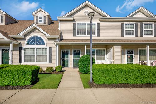 212 Willow Ln, Valley Stream, NY, 11580-7014 | Card Image