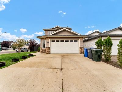 8 Terrace Ave Ne, House detached with 4 bedrooms, 3 bathrooms and 4 parking in Medicine Hat AB | Image 1