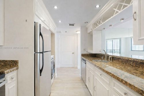 apt-1111-540 Brickell Key Dr, Miami, FL, 33131-2843 | Card Image