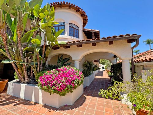 201-1525 State St, Santa Barbara, CA, 93101-2500 | Card Image