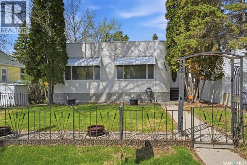 721 Av H S, Saskatoon, SK, S7M1X2 | Card Image