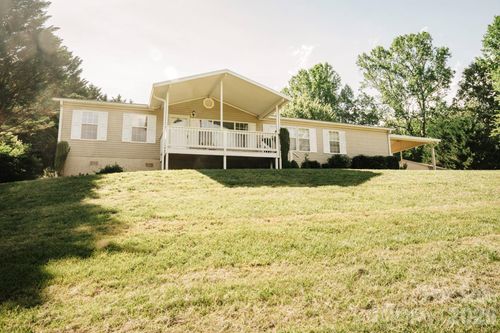 2391 Hickory Knoll Rd, Franklin, NC, 28734-5242 | Card Image