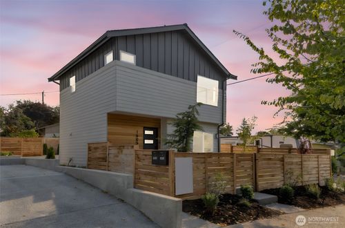 1605 Sw Kenyon St, Seattle, WA, 98106 | Card Image