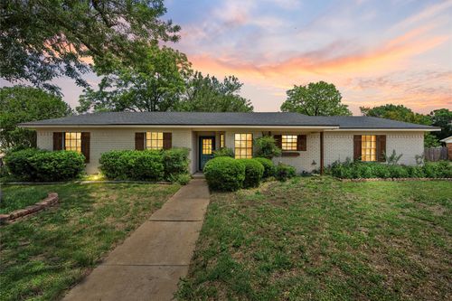 304 Texas Ave, Hewitt, TX, 76643-3109 | Card Image