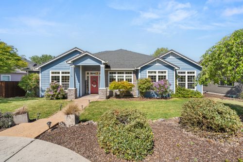 262 Robert Trent Jones Blvd, Eagle Point, OR, 97524-9035 | Card Image